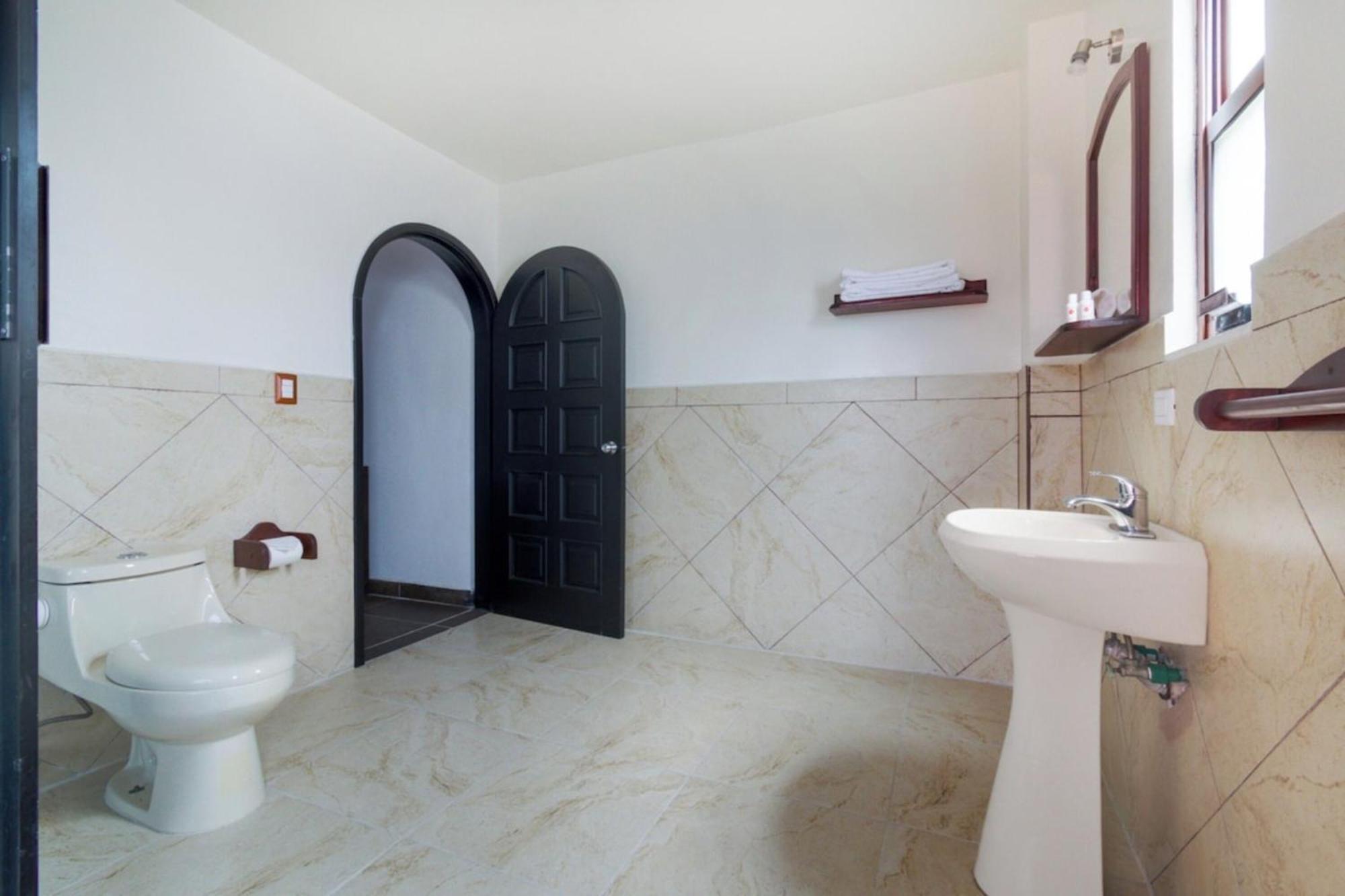 Collection O Hotel Nueva Escocia, פואבלה מראה חיצוני תמונה