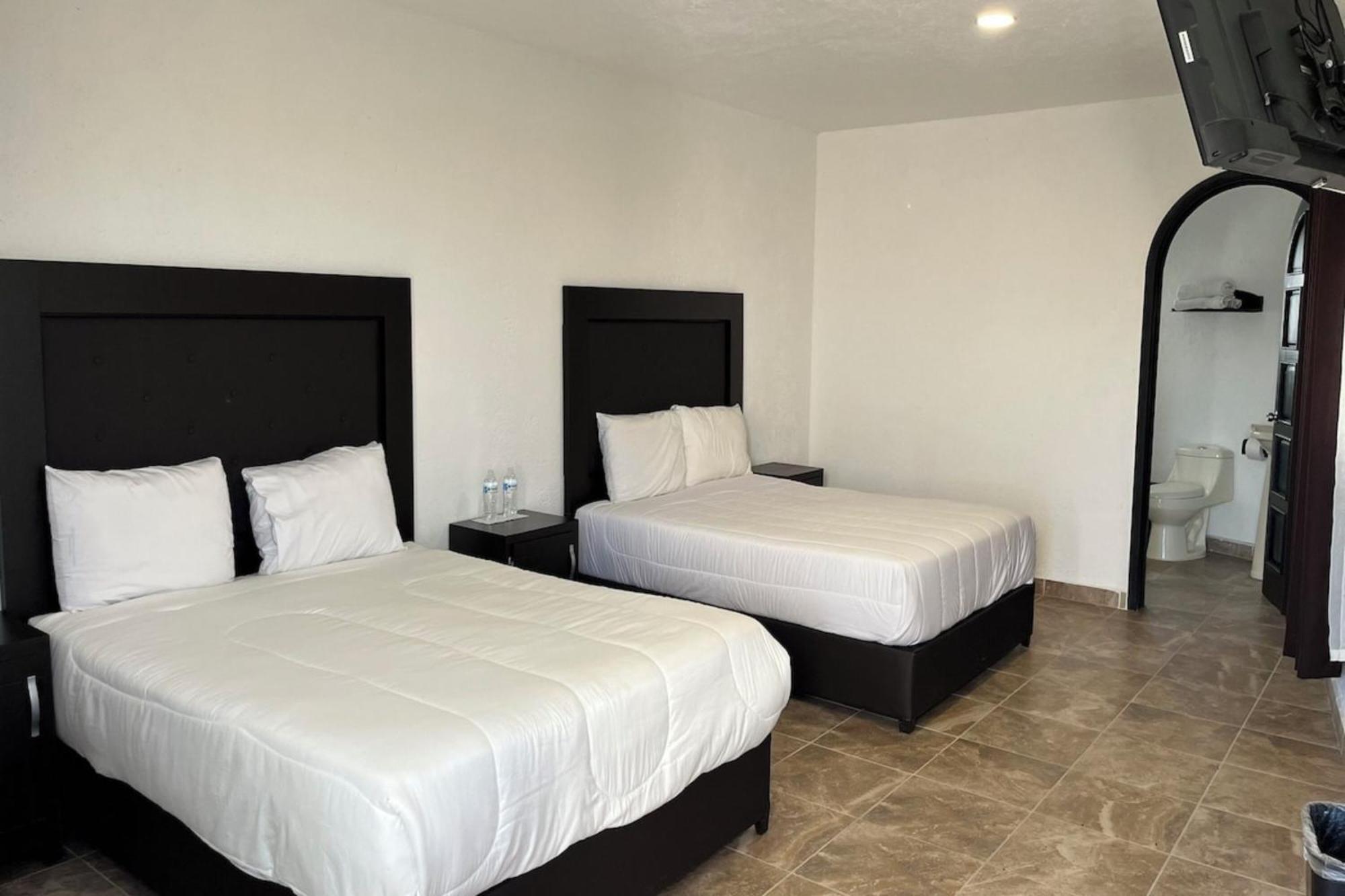 Collection O Hotel Nueva Escocia, פואבלה מראה חיצוני תמונה