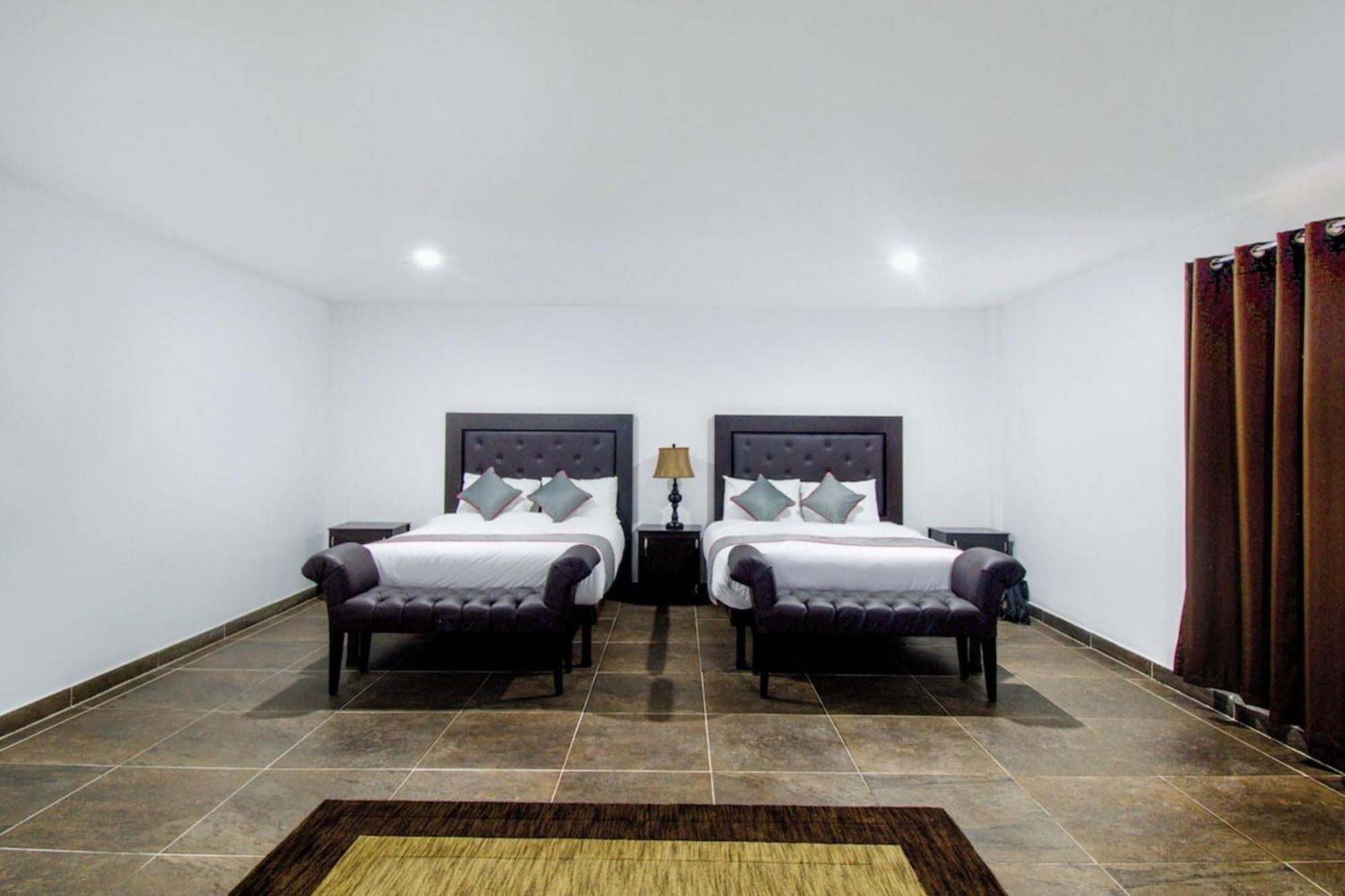 Collection O Hotel Nueva Escocia, פואבלה מראה חיצוני תמונה