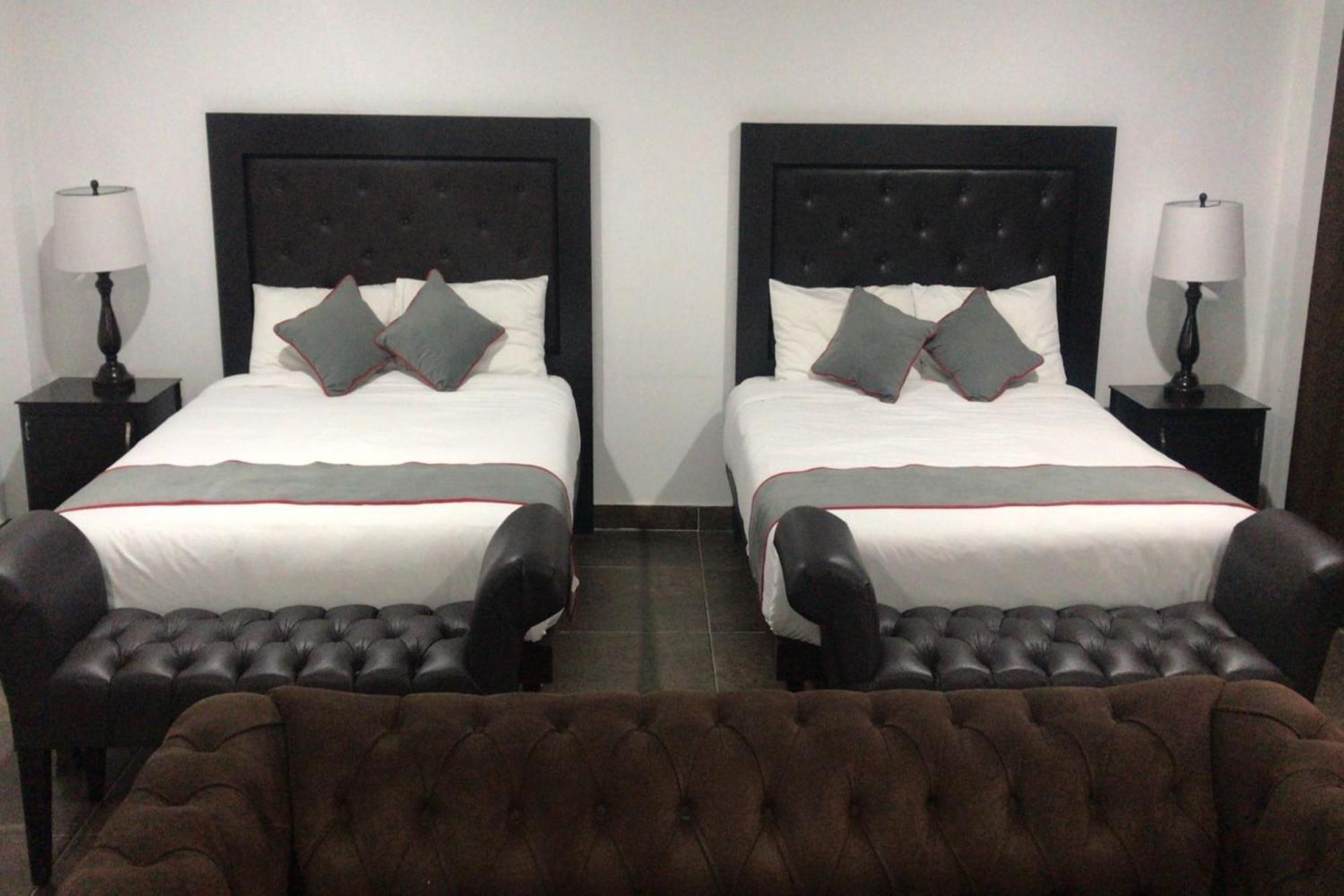 Collection O Hotel Nueva Escocia, פואבלה מראה חיצוני תמונה